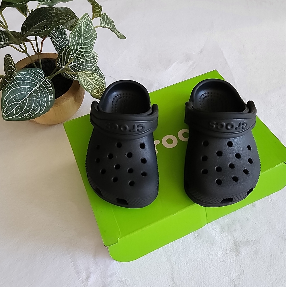 Toddler Black Crocs
